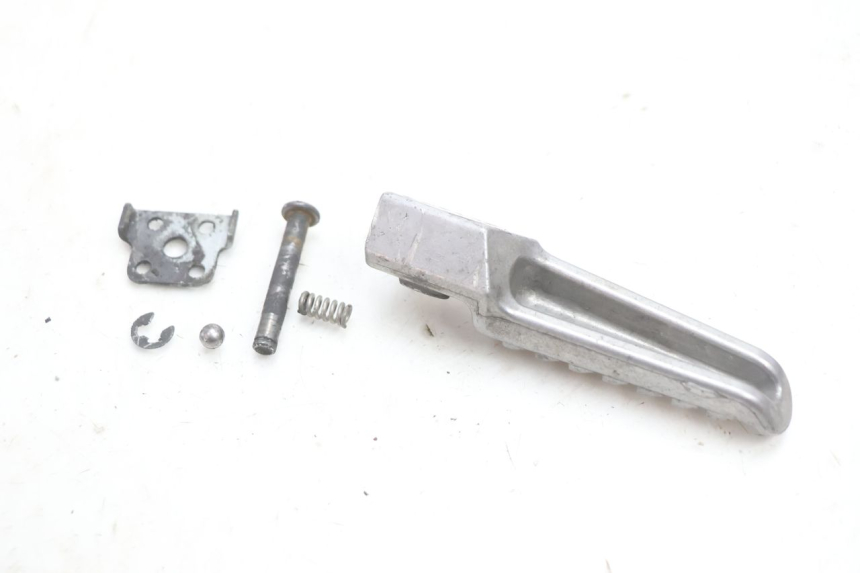 photo de REPOSAPIES TRASERA DERECHA KAWASAKI ZX-6R ZX6R 600 (2000 - 2002) - Zoom estado de uso