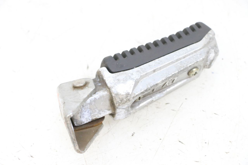 photo de REPOSAPIES TRASERA IZQUIERDA KSR CODE 125 (2018 - 2020) - Primer plano técnico