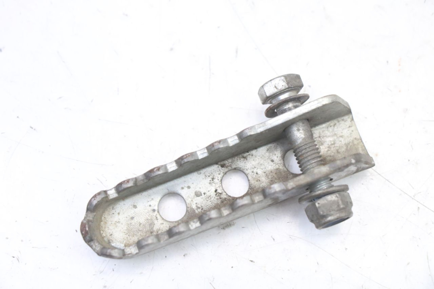 photo de REPOSAPIES TRASERA IZQUIERDA DERBI SENDA R X-TREME 50 (2006 - 2010) - Detalle de la pieza