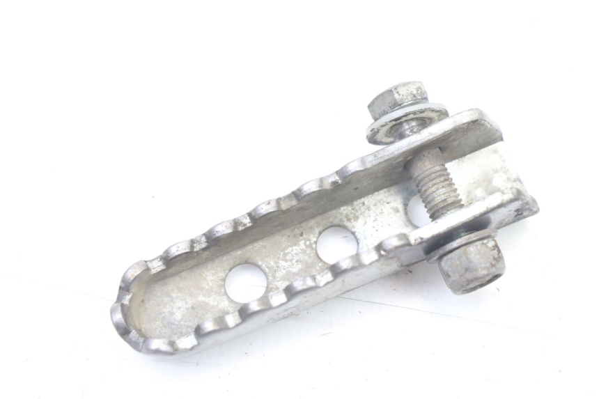 photo de REPOSAPIES TRASERA IZQUIERDA DERBI SENDA SM DRD X-TREME 50 (2011 - 2017) - Detalle de la pieza