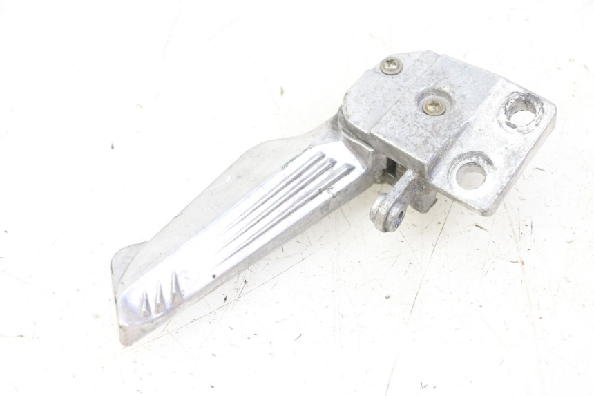 photo de SOPORTE DE PIE TRASERO IZQUIERDO JM MOTORS EVOLIS 4T 50 (2018 - 2022) - Detalle de la pieza