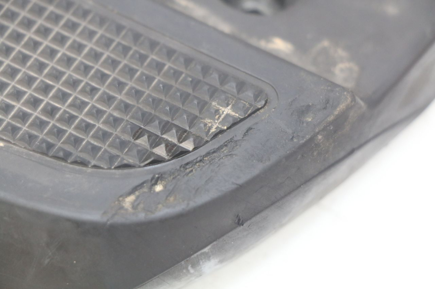 photo de SOPORTE DE PIE TRASERO IZQUIERDO HONDA FES PANTHEON 2T 125 (1998 - 2002) - Detalle de la pieza