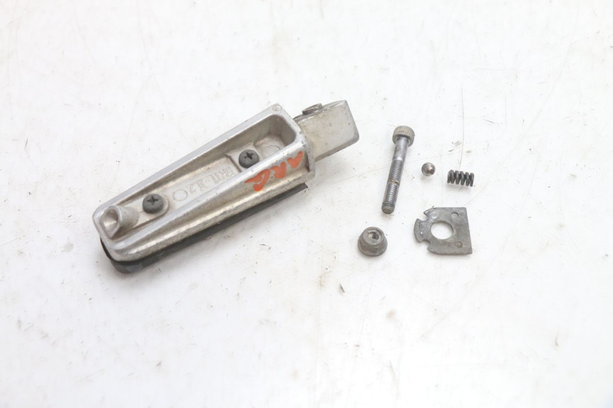 photo de REPOSAPIES TRASERA IZQUIERDA YAMAHA FJR 1300 (2001 - 2005) - Zoom estado de uso
