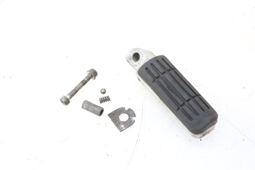 photo de REPOSAPIES TRASERA IZQUIERDA YAMAHA FJR 1300 (2001 - 2005) - Detalle de la pieza