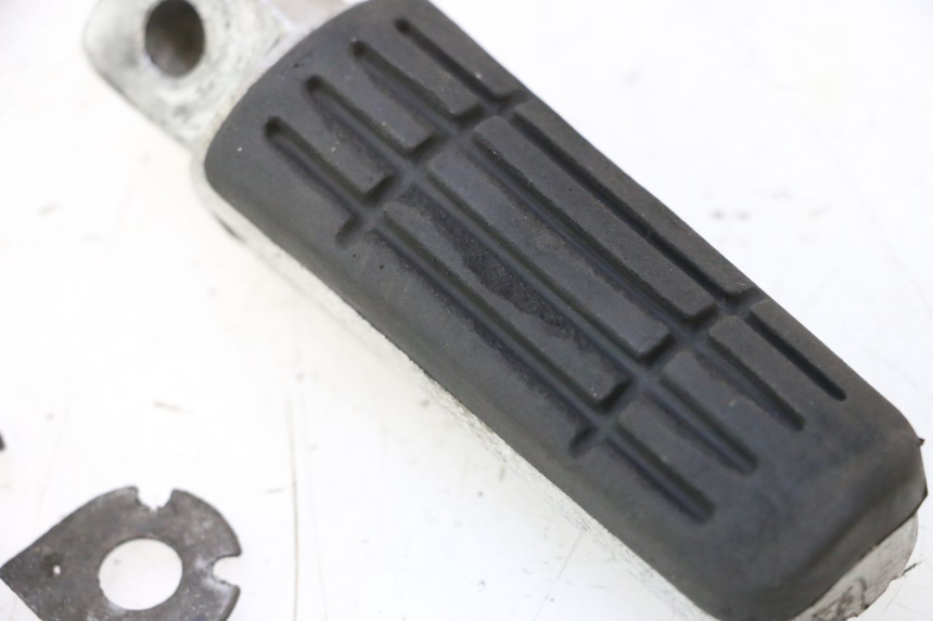 photo de REPOSAPIES TRASERA IZQUIERDA YAMAHA FJR 1300 (2001 - 2005) - Zoom estado de uso