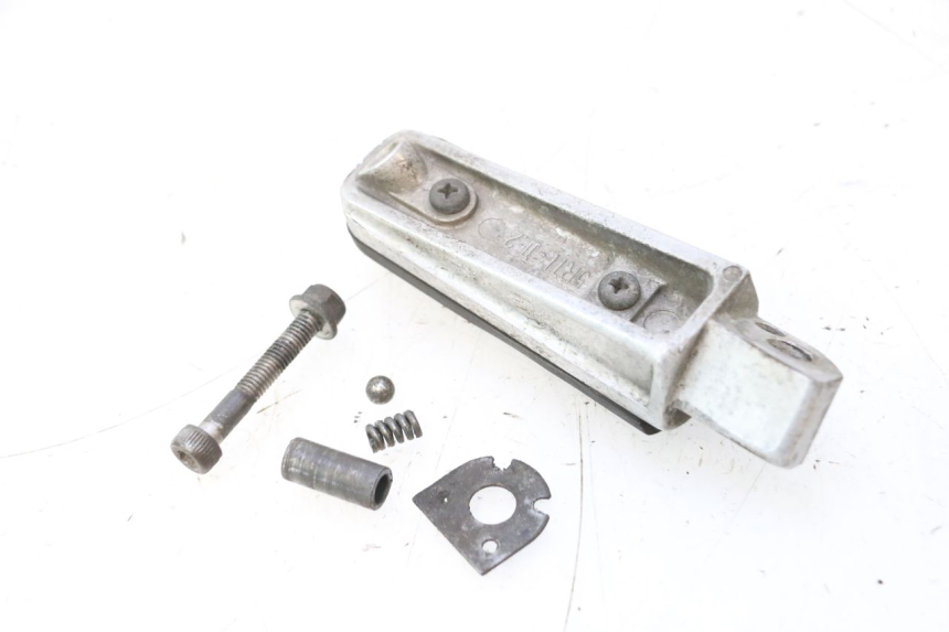 photo de REPOSAPIES TRASERA IZQUIERDA YAMAHA FJR 1300 (2001 - 2005) - Detalles de los puntos de fijación