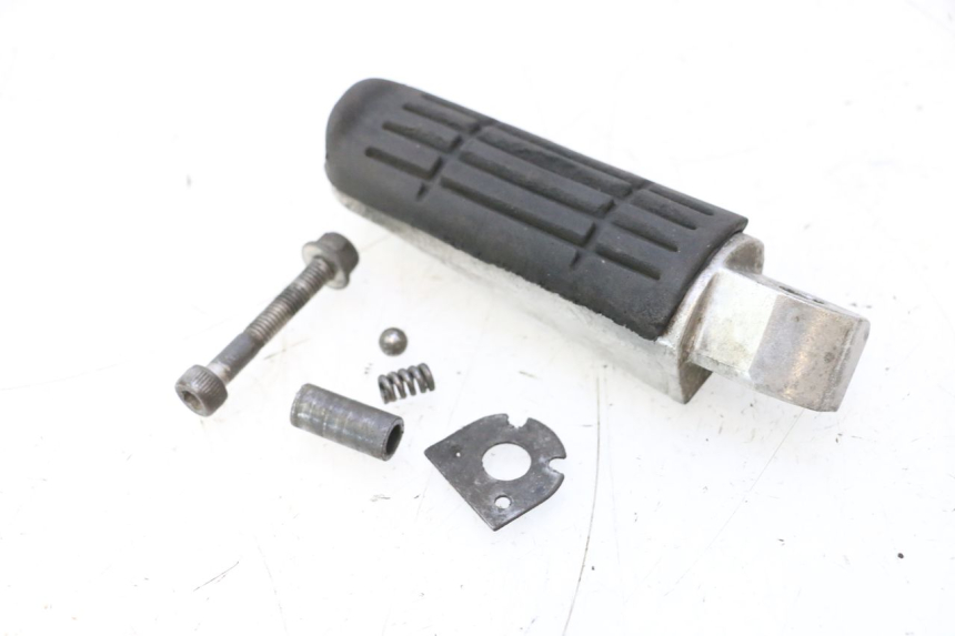 photo de REPOSAPIES TRASERA IZQUIERDA YAMAHA FJR 1300 (2001 - 2005) - Estado de la superficie y material