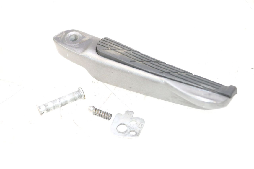 photo de REPOSAPIES TRASERA IZQUIERDA HONDA FJS SILVER WING SILVERWING 400 (2005 - 2008) - Primer plano técnico