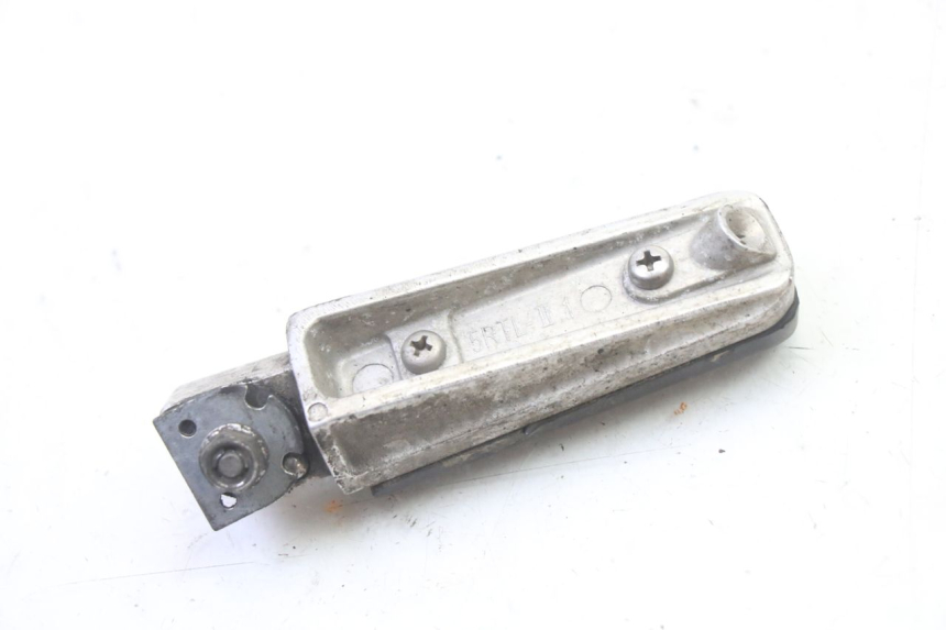 photo de REPOSAPIES TRASERA IZQUIERDA YAMAHA FZ6 FAZER S2 600 (2007 - 2011) - Primer plano técnico