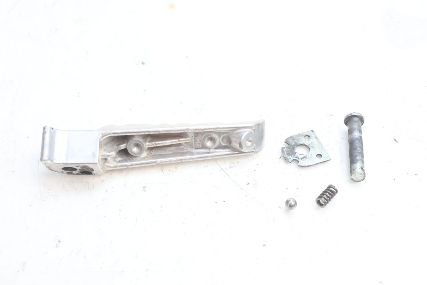 photo de REPOSAPIES TRASERA IZQUIERDA YAMAHA FZ8 800 (2010 - 2016) - Otra perspectiva