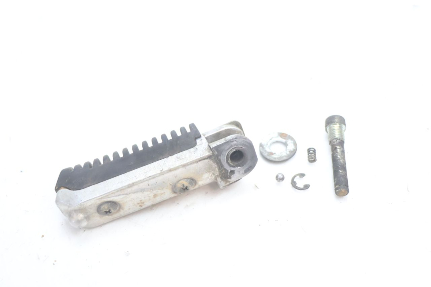 photo de REPOSAPIES TRASERA IZQUIERDA SUZUKI GSF N BANDIT 1200 (2001 - 2005) - Otra perspectiva