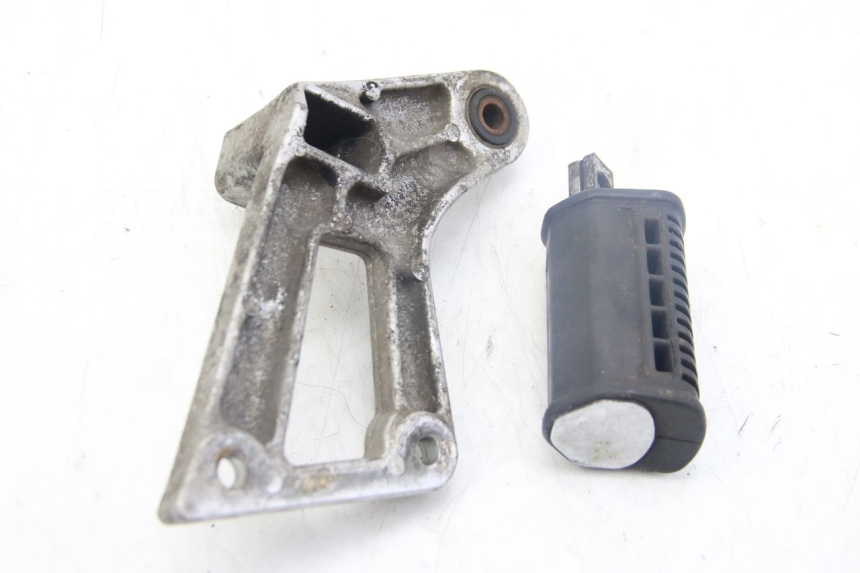 photo de SOPORTE DE PIE TRASERO IZQUIERDO SUZUKI GSX-F GSX  F 1100 (1988 - 1994) - Zoom estado de uso