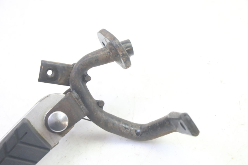 photo de REPOSAPIES TRASERA IZQUIERDA SYM GTS EVO 125 (2009 - 2013) - Zoom estado de uso