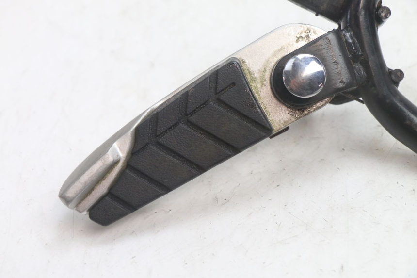 photo de REPOSAPIES TRASERA IZQUIERDA SYM GTS EVO 125 (2009 - 2013) - Detalle de la pieza