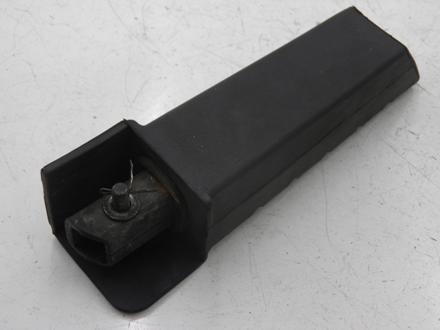 photo de REPOSAPIES TRASERA IZQUIERDA HONDA FES PANTHEON 125 (2003 - 2007) - Zoom estado de uso