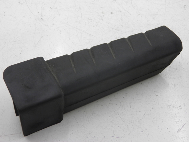 photo de REPOSAPIES TRASERA IZQUIERDA HONDA FES PANTHEON 125 (2003 - 2007) - Otra perspectiva