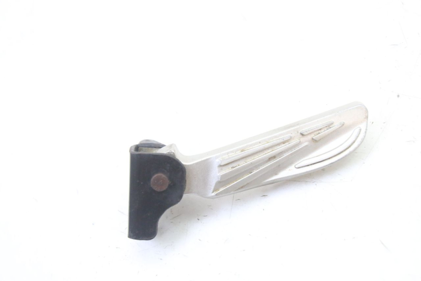 photo de SOPORTE DE PIE TRASERO IZQUIERDO SYM JET 14 4T 50 (2018 - 2022) - Detalle de la pieza