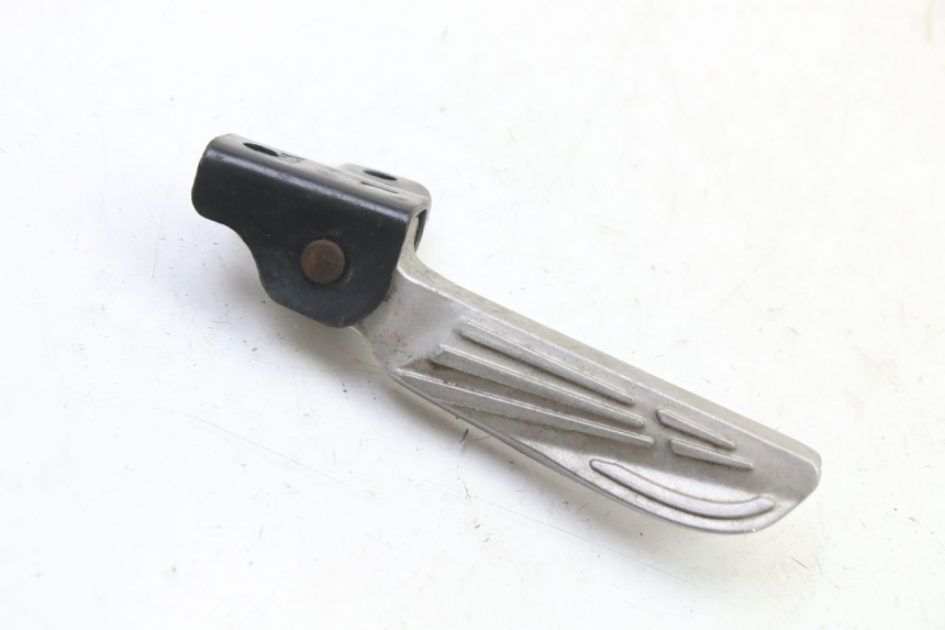 photo de SOPORTE DE PIE TRASERO IZQUIERDO SYM JET 14 4T 50 (2018 - 2022) - Detalle de la pieza