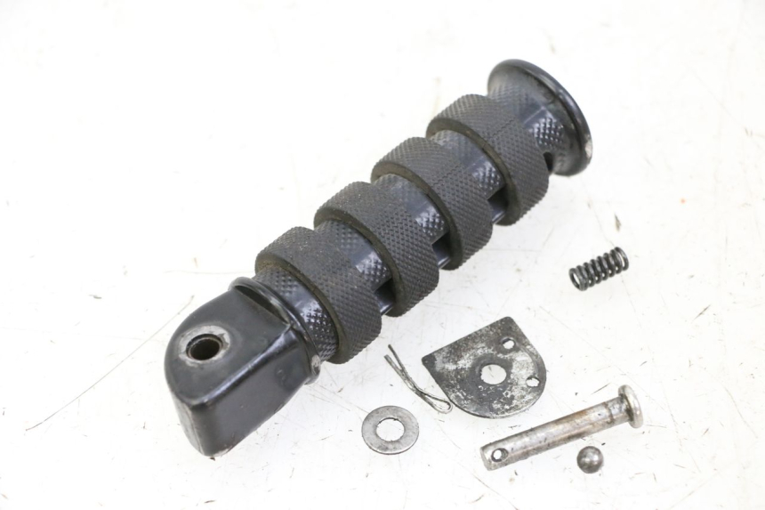 photo de REPOSAPIES TRASERA IZQUIERDA KEEWAY K-LIGHT KLIGHT 125 (2018 - 2025) - Zoom estado de uso