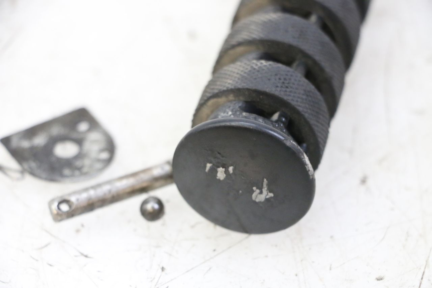 photo de REPOSAPIES TRASERA IZQUIERDA KEEWAY K-LIGHT KLIGHT 125 (2018 - 2025) - Primer plano técnico