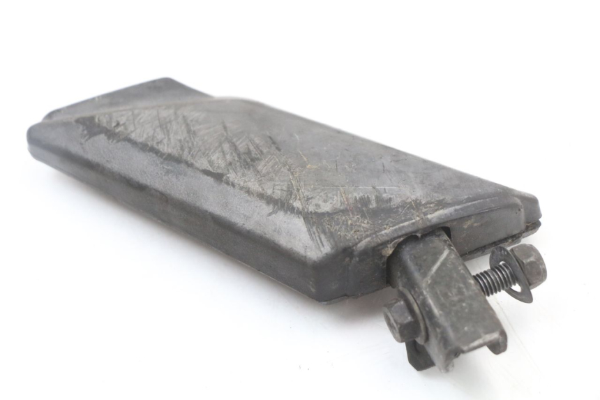 photo de SOPORTE DE PIE TRASERO IZQUIERDO PEUGEOT KISBEE 4T 50 (2018 - 2022) - Zoom estado de uso