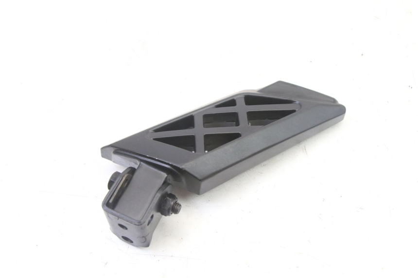 photo de SOPORTE DE PIE TRASERO IZQUIERDO PEUGEOT KISBEE 4T 50 (2018 - 2022) - Primer plano técnico