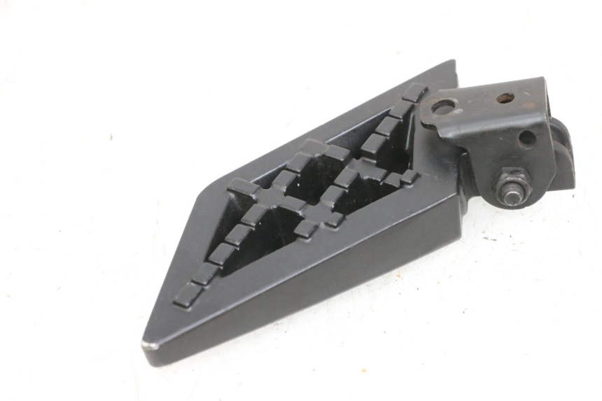 photo de SOPORTE DE PIE TRASERO IZQUIERDO PEUGEOT KISBEE 4T 50 (2018 - 2022) - Detalle de la pieza