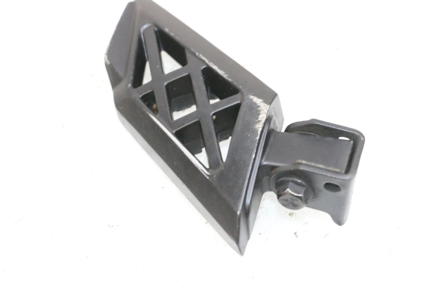 photo de SOPORTE DE PIE TRASERO IZQUIERDO PEUGEOT KISBEE 4T 50 (2018 - 2022) - Zoom estado de uso