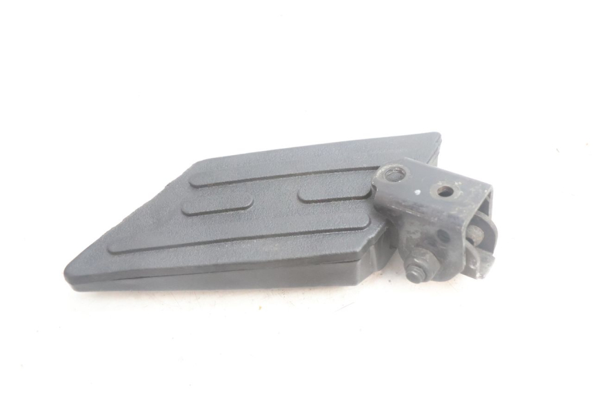 photo de SOPORTE DE PIE TRASERO IZQUIERDO PEUGEOT KISBEE 4T 50 (2010 - 2017) - Zoom estado de uso