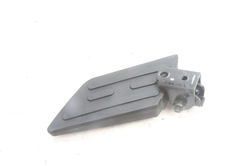 photo de SOPORTE DE PIE TRASERO IZQUIERDO PEUGEOT KISBEE 4T 50 (2010 - 2017) - Zoom estado de uso