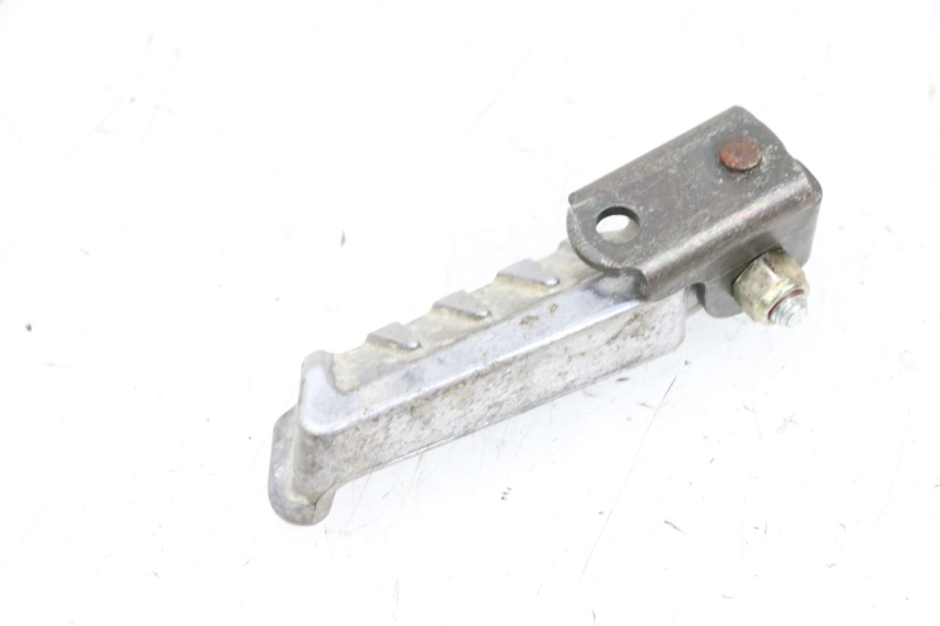 photo de REPOSAPIES TRASERA IZQUIERDA PEUGEOT LUDIX 50 (2005 - 2007) - Primer plano técnico