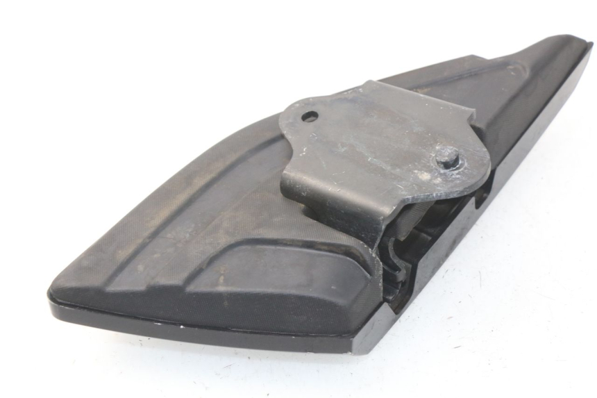 photo de REPOSAPIES TRASERA IZQUIERDA PEUGEOT METROPOLIS 400 (2017 - 2020) - Primer plano técnico