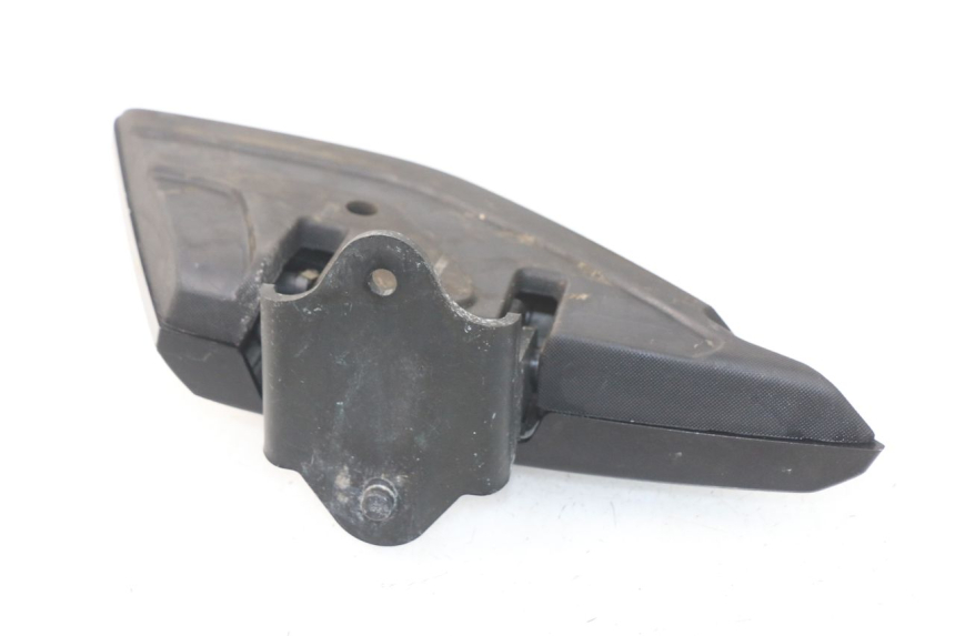 photo de REPOSAPIES TRASERA IZQUIERDA PEUGEOT METROPOLIS 400 (2017 - 2020) - Detalles de los puntos de fijación