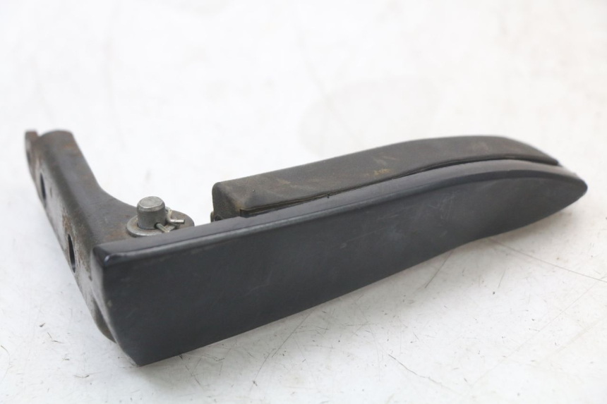 photo de REPOSAPIES TRASERA IZQUIERDA PIAGGIO MP3 HPE 350 (2018 - 2020) - Primer plano técnico