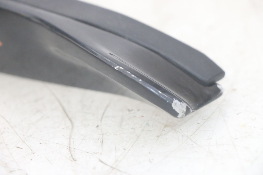 photo de REPOSAPIES TRASERA IZQUIERDA PIAGGIO MP3 HPE 300 (2019 - 2026) - Detalles de los puntos de fijación