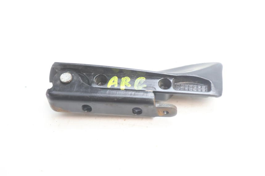 photo de REPOSAPIES TRASERA IZQUIERDA PIAGGIO MP3 HPE 530 (2022 - 2026) - Primer plano técnico