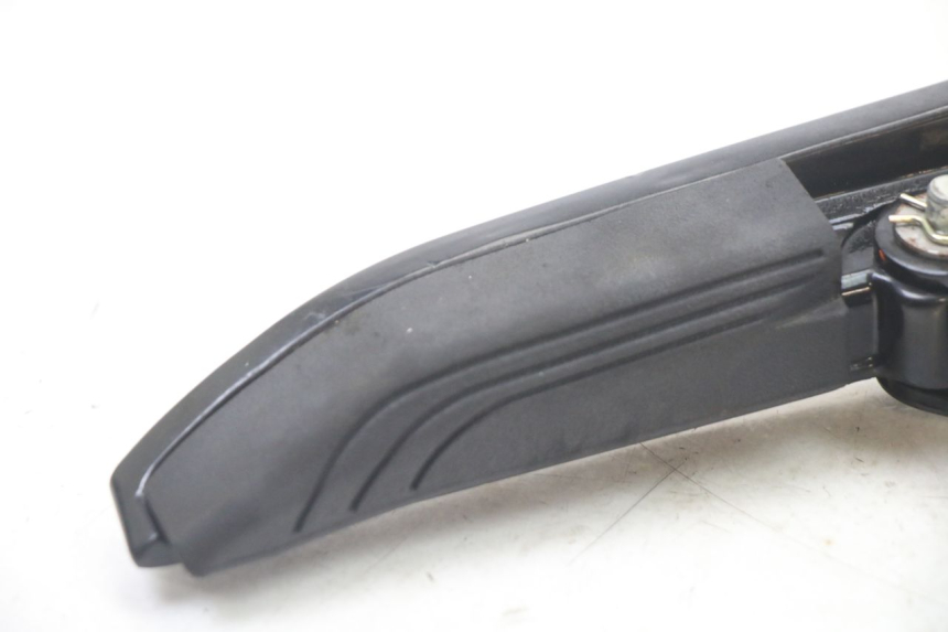 photo de REPOSAPIES TRASERA IZQUIERDA PIAGGIO MP3 500 (2014 - 2017) - Detalle de la pieza