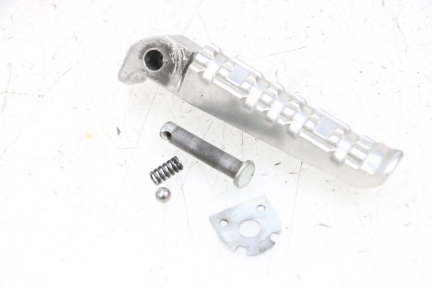 photo de REPOSAPIES TRASERA IZQUIERDA YAMAHA MT-07 MT07 ABS 700 (2018 - 2020) - Detalle de la pieza