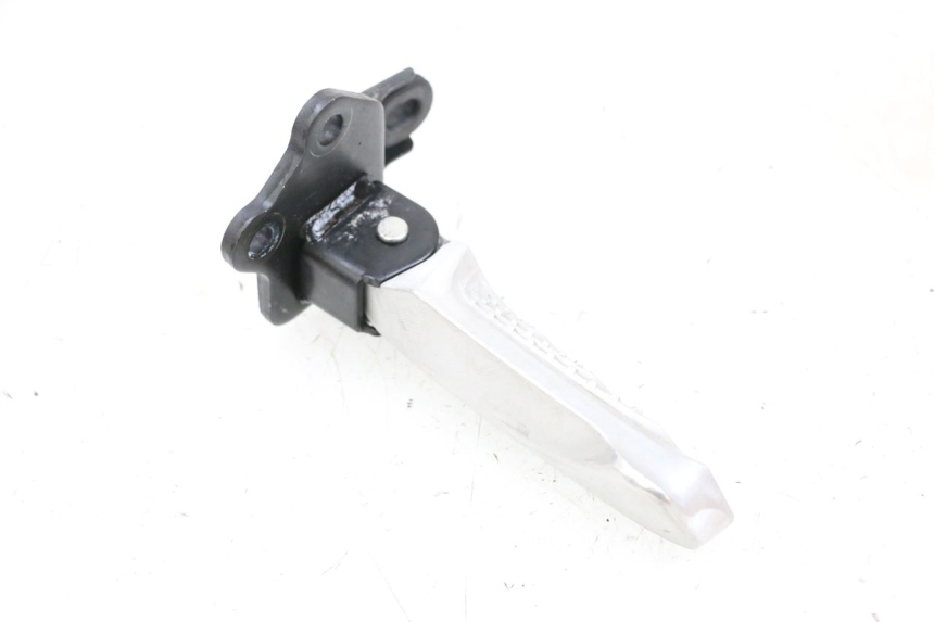 photo de REPOSAPIES TRASERA IZQUIERDA YAMAHA NEO'S CORE 1 (2022 - 2026) - Primer plano técnico