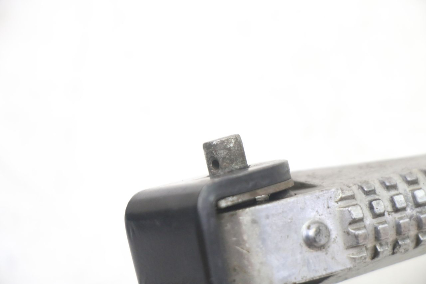 photo de REPOSAPIES TRASERA IZQUIERDA PIAGGIO NRG POWER PUREJET 50 (2018 - 2021) - Detalles de los puntos de fijación