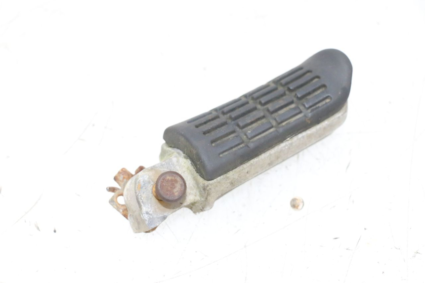 photo de REPOSAPIES TRASERA IZQUIERDA HONDA NSR R 125 (1994 - 2003) - Primer plano técnico