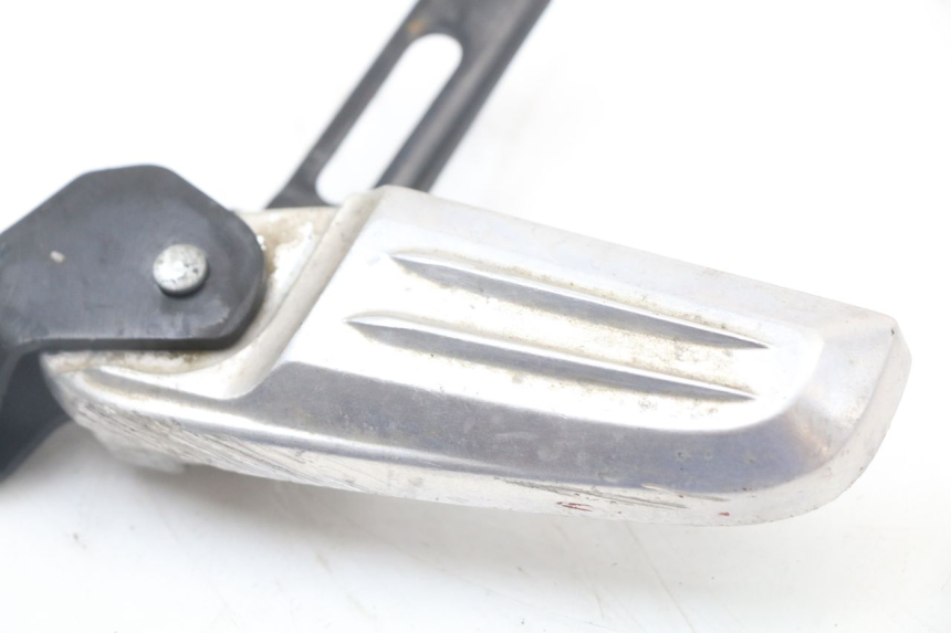 photo de REPOSAPIES TRASERA IZQUIERDA HONDA PCX (JF47) 125 (2012 - 2013) - Detalle de la pieza