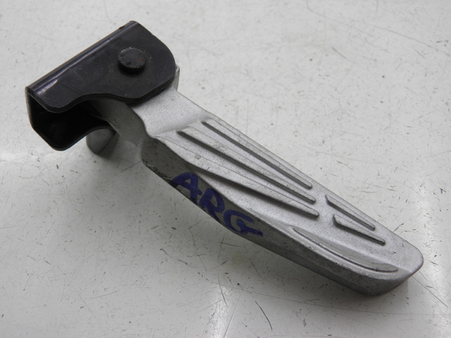 photo de REPOSAPIES TRASERA IZQUIERDA PEUGEOT TWEET 125 (2010 - 2017) - Zoom estado de uso