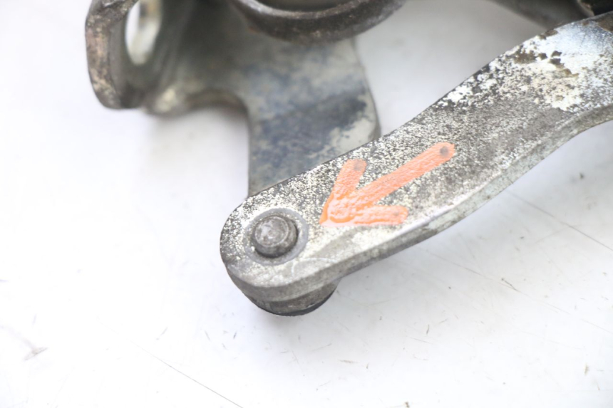 photo de REPOSAPIES TRASERA IZQUIERDA PIAGGIO VESPA GRANTURISMO 125 (2003 - 2007) - Otra perspectiva