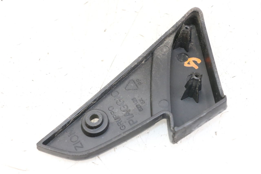 photo de REPOSAPIES TRASERA IZQUIERDA PIAGGIO VESPA LX IE 125 (2010 - 2012) - Otra perspectiva