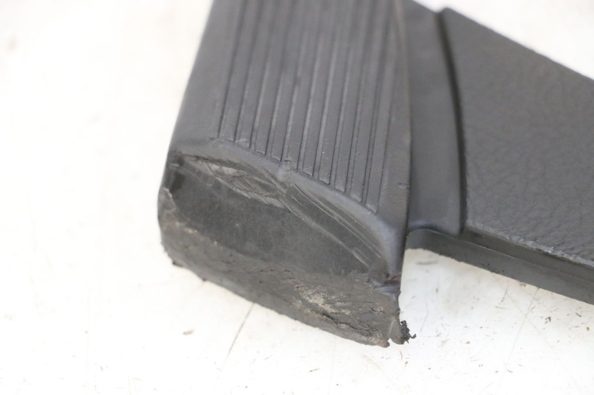 photo de REPOSAPIES TRASERA IZQUIERDA PIAGGIO VESPA S 2T 50 (2007 - 2014) - Detalle de la pieza