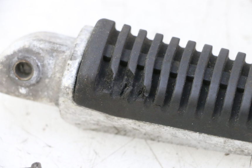 photo de REPOSAPIES TRASERA IZQUIERDA MAG POWER R-STREET 50 (2016 - 2025) - Otra perspectiva