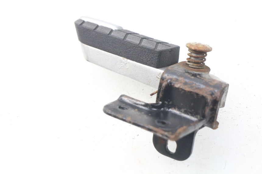 photo de REPOSAPIES TRASERA IZQUIERDA DAELIM S3 125 (2010 - 2017) - Detalle de la pieza