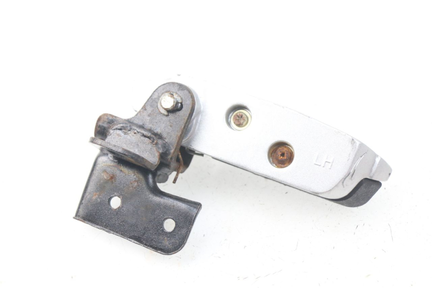 photo de REPOSAPIES TRASERA IZQUIERDA DAELIM S3 125 (2010 - 2017) - Otra perspectiva