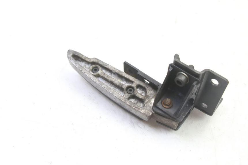 photo de REPOSAPIES TRASERA IZQUIERDA PEUGEOT SATELIS 125 (2013 - 2018) - Primer plano técnico